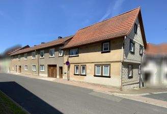Außenansicht-  komplette Straßenansicht