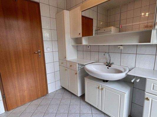 Badezimmer Wohnung rechts.jpeg