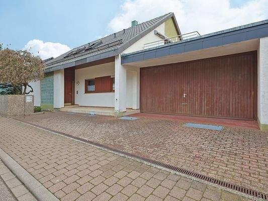 Hausansicht von der Straßenseite