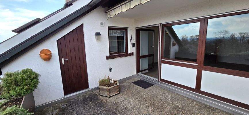 Terrasse teilüberdacht mit Markise