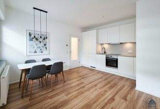 Wohnzimmer mit Kochbereich - Möbel und Dekoration KI-generiert