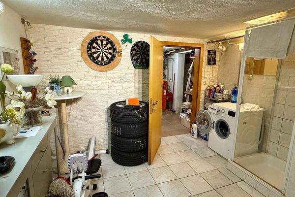 HWR mit Dusche im Keller