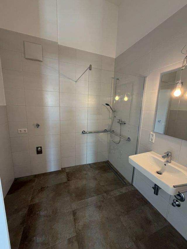 2-Zimmer Dachgeschoss Seniorenwohnung ab 60-Jahren in der Fürther Südstadt - Photo 3