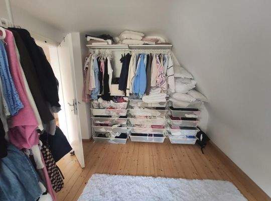 OG: Arbeits- /Kinderzimmer Bild 4