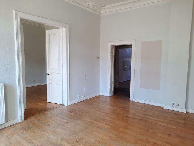 Ideal Zentral! Große Wohnung mit charmanten Stuckelementen und Balkon - Foto 2