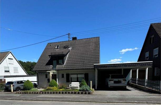 Carport mit Garage, Stellplatz