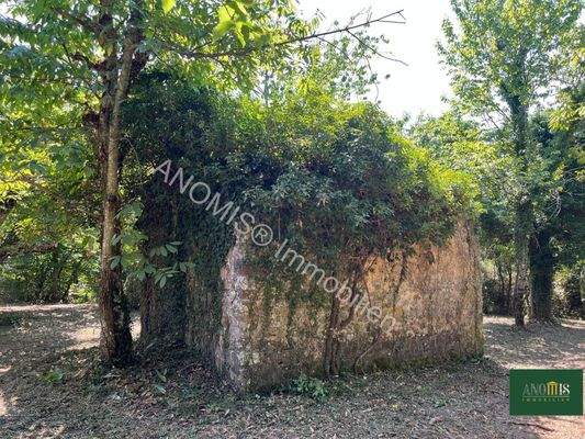 Grundstück mit Ruine