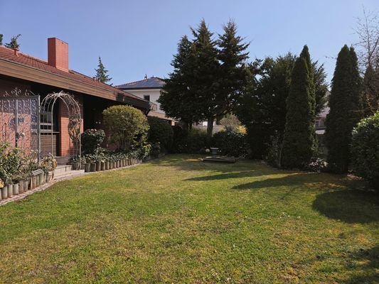 Gepflegter und vielseitig angelegter Garten (1)_#114248