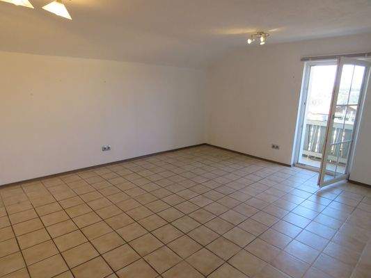 Wohnzimmer mit Balkon im OG 