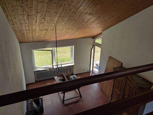 Blick von der Galerie in den Wohnbereich