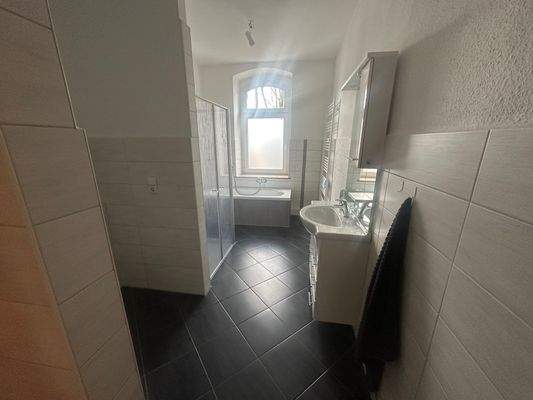 Straßburger EG links Bad_5.jpg