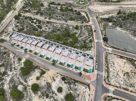 Detached Villas Near the Golf Course in Finestrat Alicante