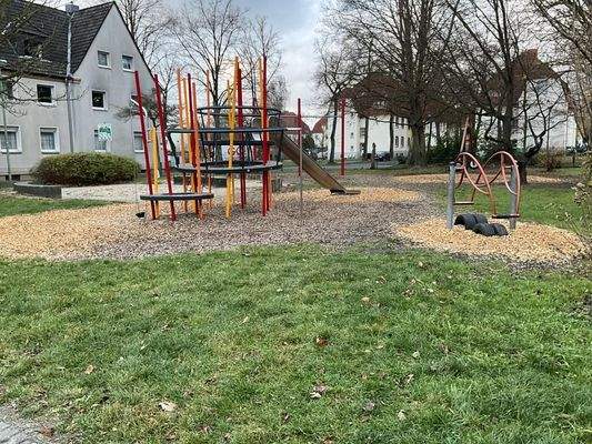 Spielplatz vor dem Haus
