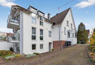 Haus Seitenansicht auf die Straße