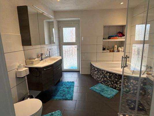 renoviertes Badezimmer von 2022