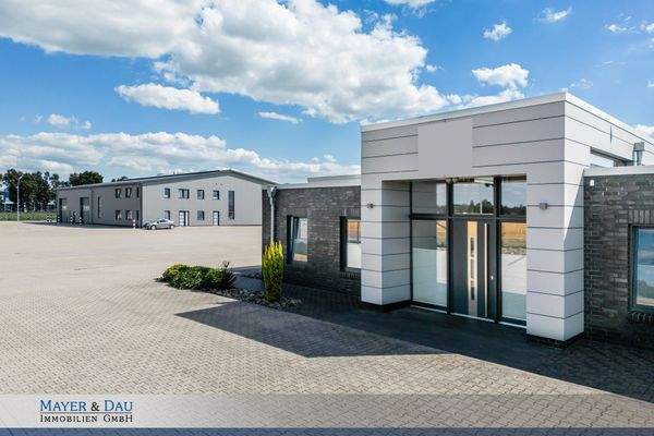 Ansicht Bürotrakt und Halle