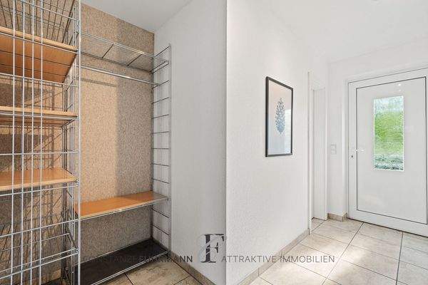 Eingang mit Garderobe