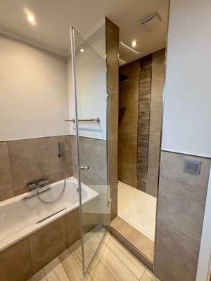 großer Duschbereich