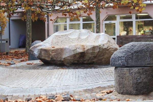 Brunnen vor dem Haus