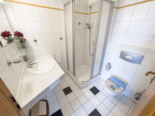 Das geflieste Duschbad im EG