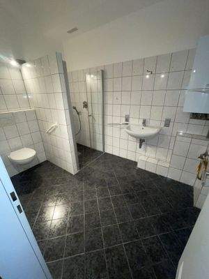 Bad mit begehbarer Dusche