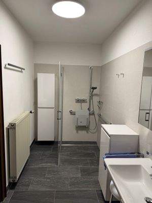 3. OG barrierefreies Badezimmer.jpg