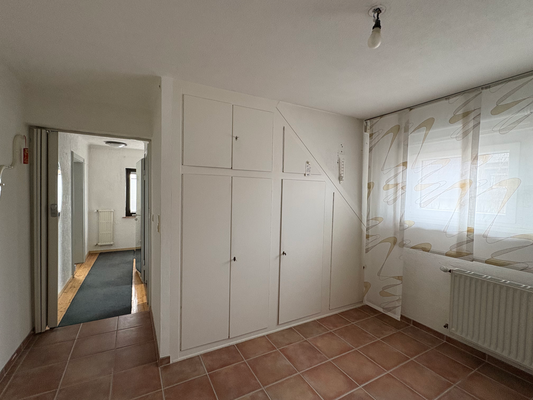 Schlafzimmer 2 mit Einbauschrank (DG)