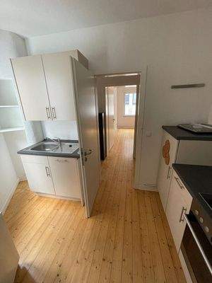 Küche 1. OG mit Blick in die angrenzenden Räume