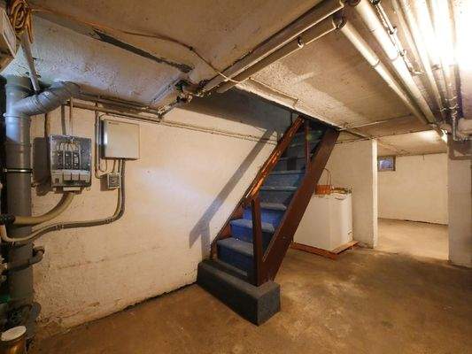  KG | Viel Platz - Haus ist vollunterkellert