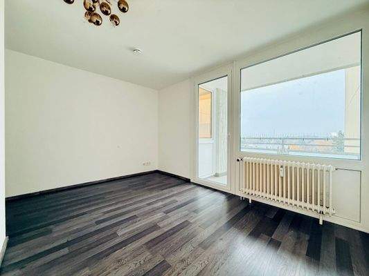 Schlafzimmer mit Balkon 7. OG