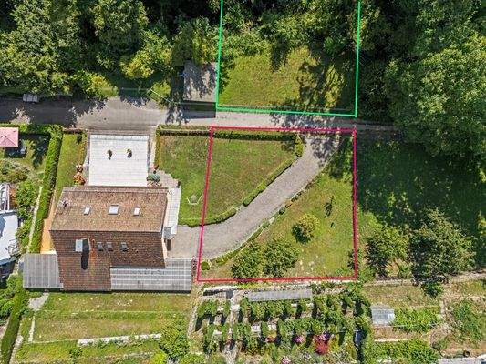 Bauplatz (rot) und Gartenland (grün)