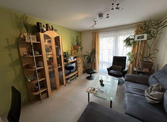 Wohn-Esszimmer mit Balkon