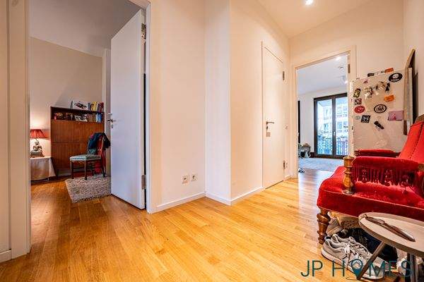 03_Flur Ansicht vom Hauseingang Richtung Wohnzimmer