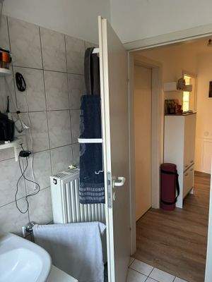 Blick vom Bad in den Flur