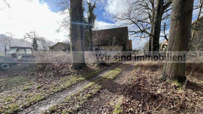 Zuwegung und Kleine Scheune