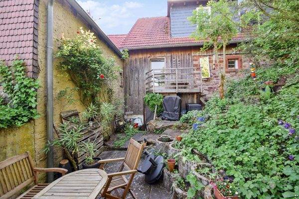 Gartenansicht und Terrasse (Wohnung 1)