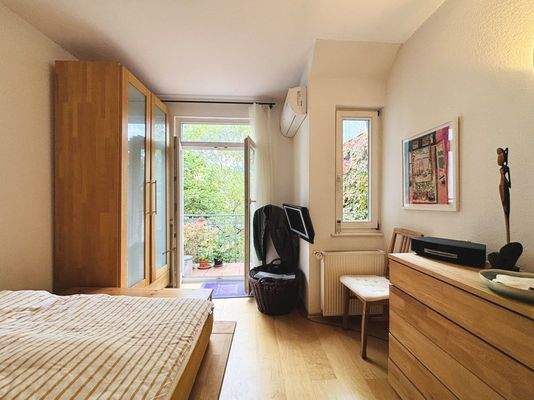 Schlafzimmer 1 mit Balkon2/ Klima