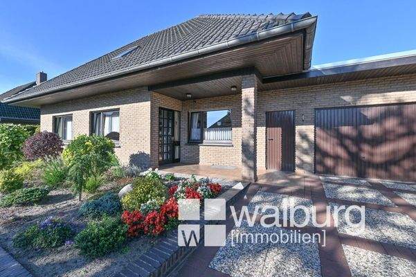 6 Ansicht Auffahrt Garage und Eingang