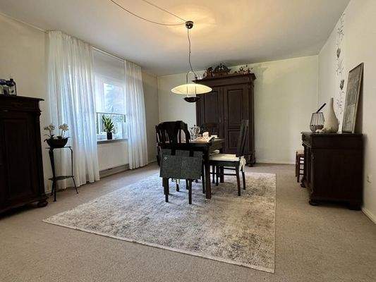 Gegenüber der Essbereich