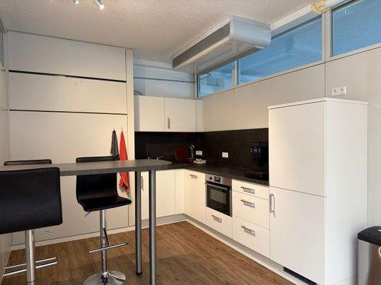 Küche mit Sitzgelegenheit