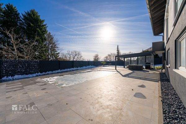 Aussenbereich Pool von Nordost