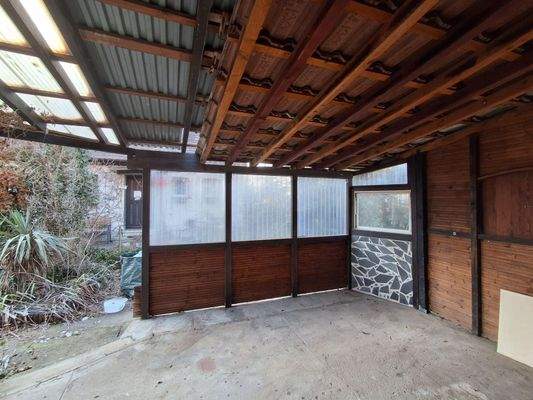 überdachter und eingebauter Terrassenteil