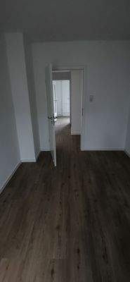 Bild 3, Blick vom Kinderzimmer in Richtung Flur.jp