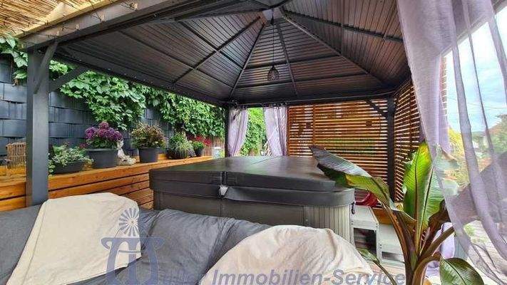 Pergola mit Whirlpool
