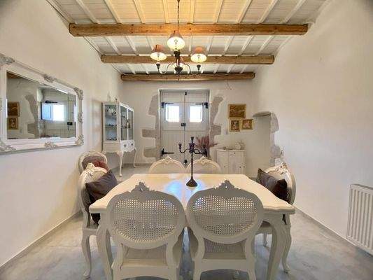 Wunderschön Renovierte Villa mit Meer- und Bergblick zum Verkauf in Xirosterni