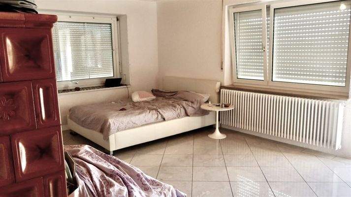 Wohnzimmer mit Kachelofen OG