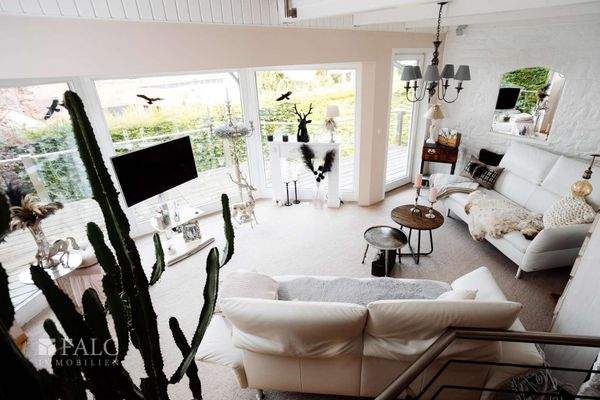 Wohnbereich mit Spiegelverglasung 