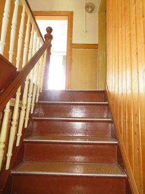 Treppe ins 1. OG