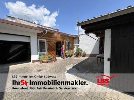 Garage und die Nebengebäude