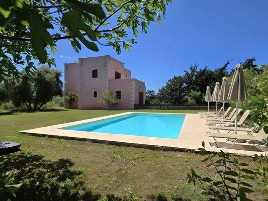 Traditionelle Steinvilla bei Plevriana auf Kreta m